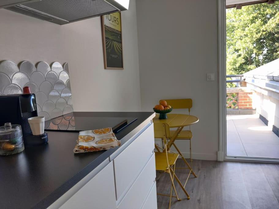 Bel Appart Renove Avec Terrasse Сант-Авертан Екстериор снимка